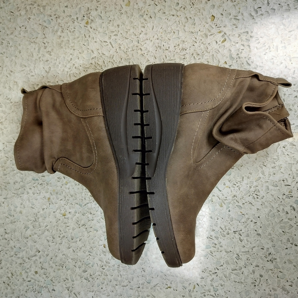 Cliffs by White Mountain Distressed Brown Wedge Heel Ankle Boots Size 7.5 M Faux - Picture 5 of 11
